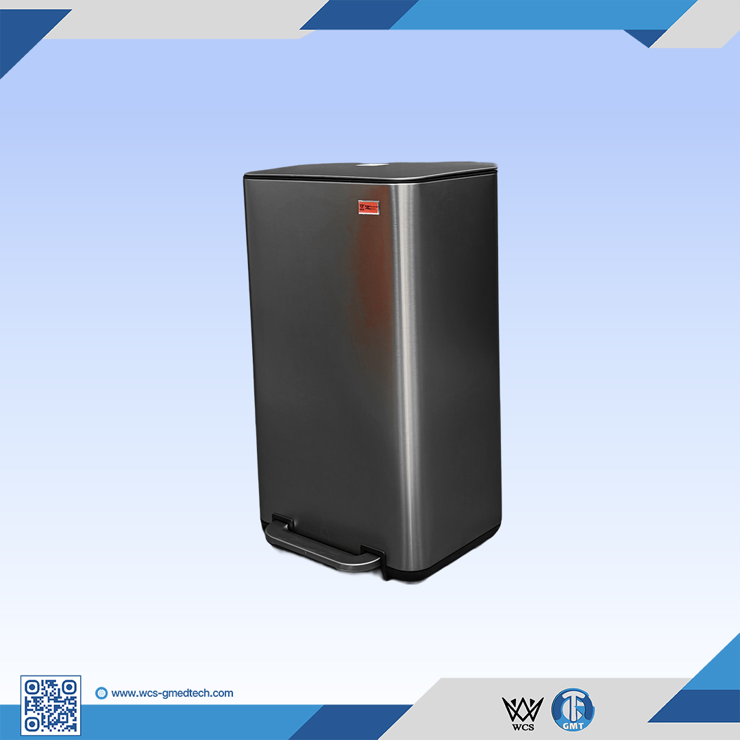 Autoclave sterilizer for medical waste management.